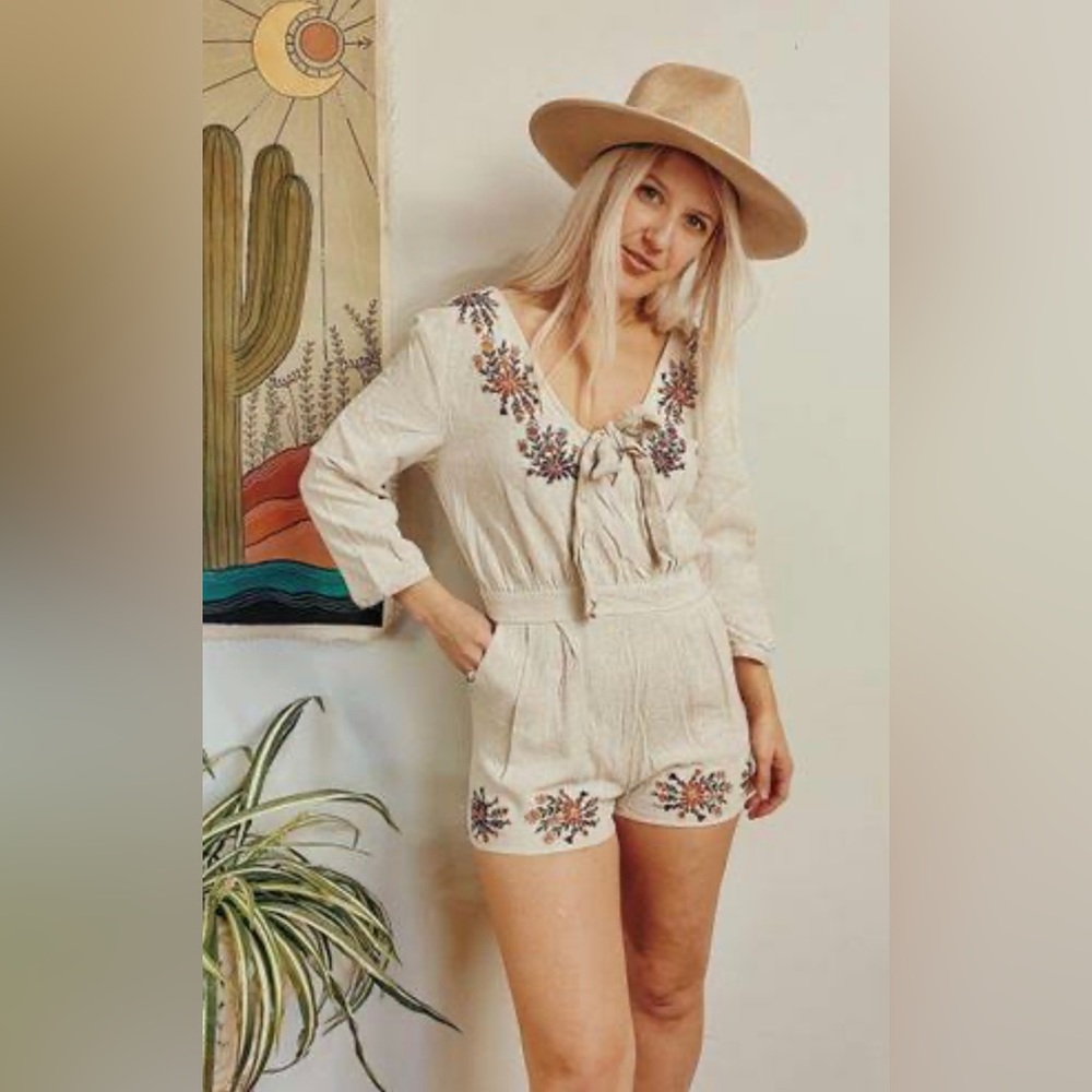 Nectar Cream Floral Embroidered Romper Size S